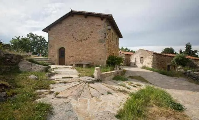 Casa Del Cerro Es Singular De Fácil Acceso * Cabezas Bajas